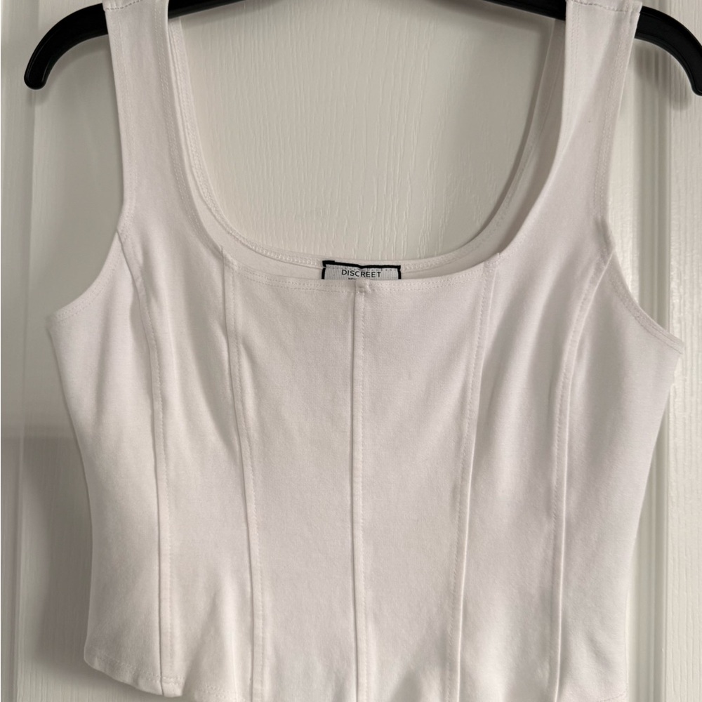 Discreet White Crop Top